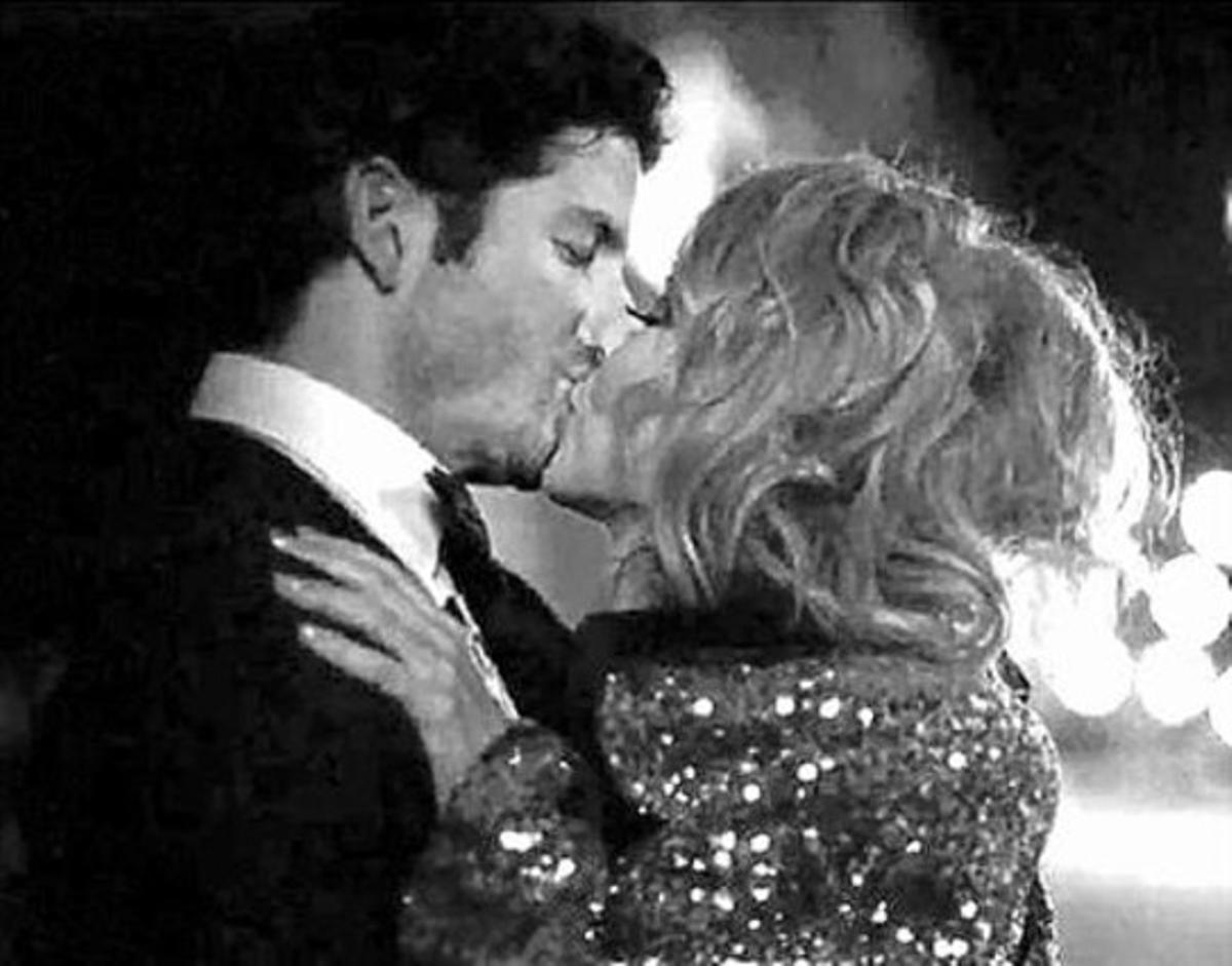 Dos dels fotogrames del nou vídeo de Kylie Minogue amb el seu nòvio. Dos dels fotogrames del nou vídeo de Kylie Minogue amb el seu nòvio.