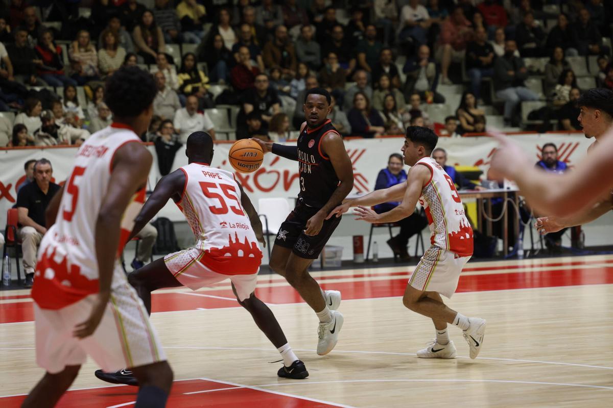 Gijón. Palacio de los Deportes, partido de Segunda FEB Círculo Gijón Baloncesto-Logrobasket. Intentar hacer abundante para tener archivo, que los partidos de fuera son un dolor