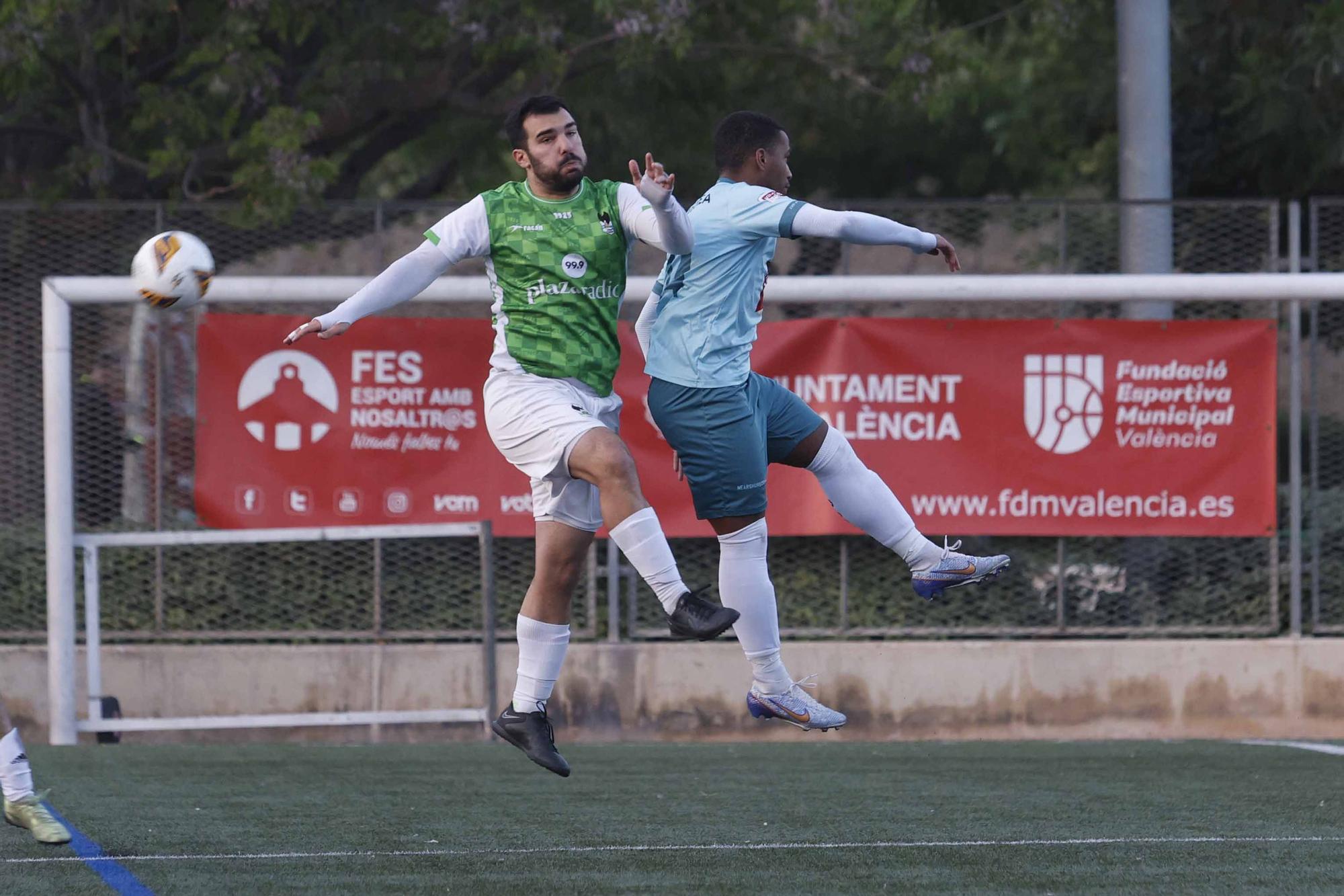 Homenaje a Veteranos del Valencia CF en el partido CD Cuenca Mestallistes