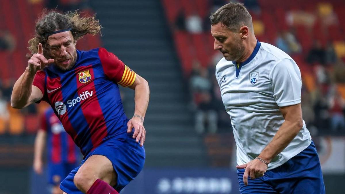 Puyol, contra Totti en el partido