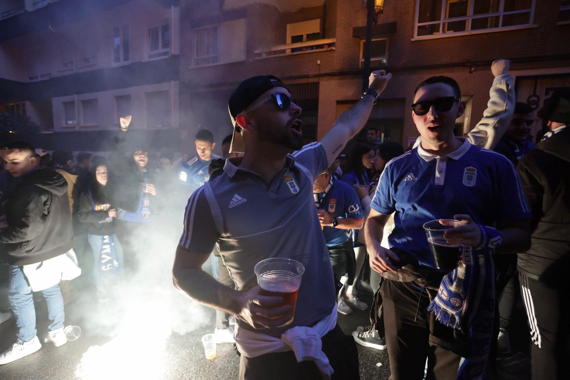 Las aficiones del Oviedo y el Sporting calientan motores antes del derbi