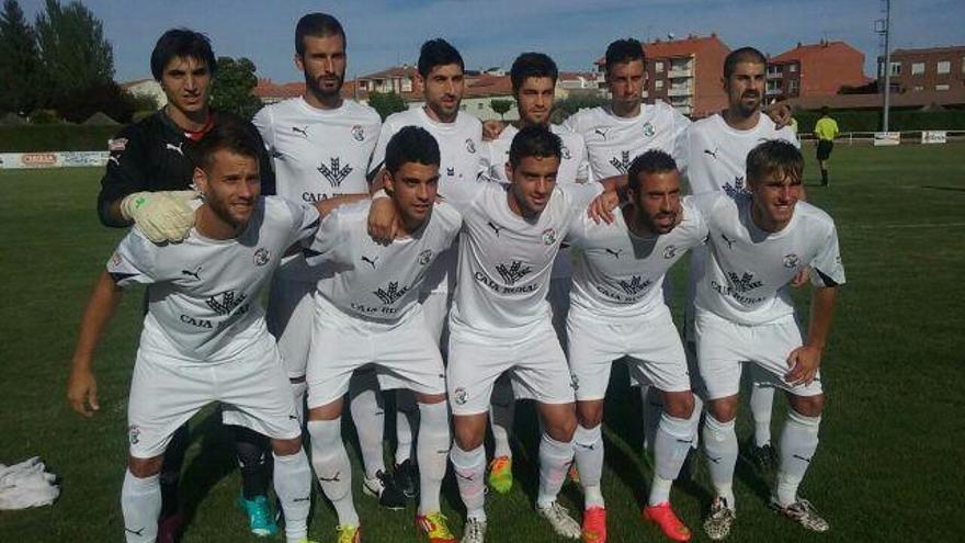 Equipo inicial ante el Sporting B.