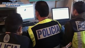 Imagen de archivo de la Policía Nacional interceptando por redes a 40 hombres por intercambiar material pedófilo en rede