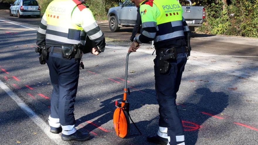 Els Mossos investiguen l&#039;accident i busquen el conductor fugit