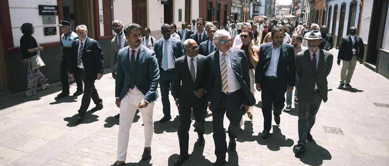 Luis Yeray Gutiérrez y el presidente de Cabo Verde encabezan la comitiva que recorrió las calles de La Laguna