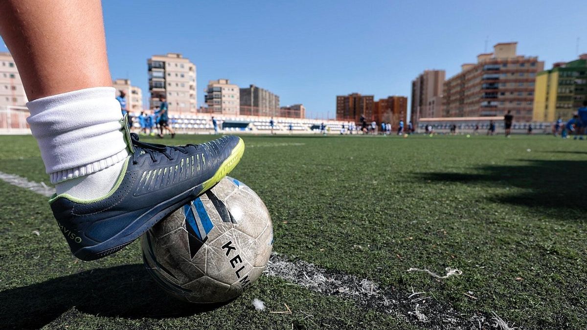 Fotografía de archivo de un campo de fútbol de Tenerife.