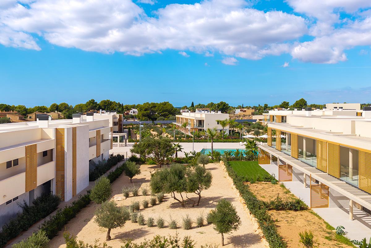Eingebettet in eine traumhafte Umgebung: die Wohnanlage Adelfas de Es Trenc