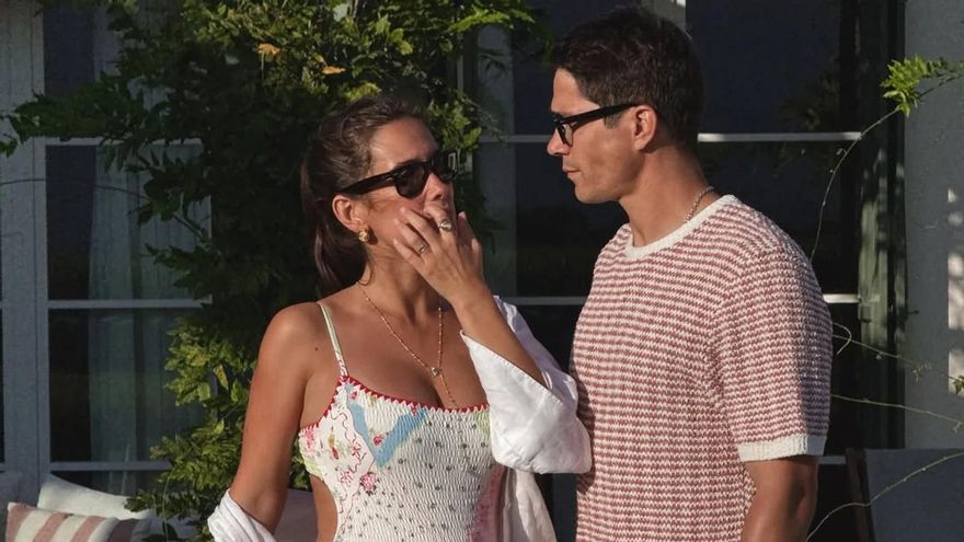 ¿Quién cobra y quién no? Así se negocian los bikinis de María Pombo, Terelu o Letizia