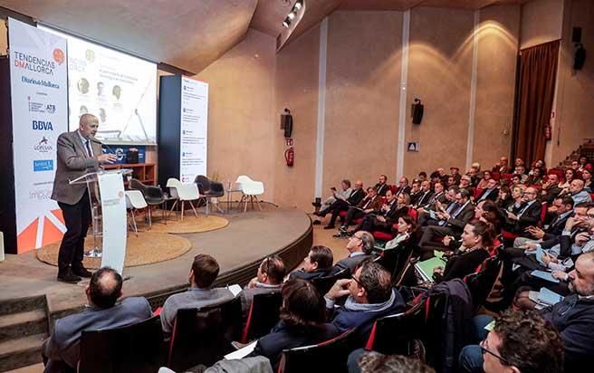 FORO DE DEBATE el director de turismo del govern subraya que las nuevas tecnologías son “presente y futuro”