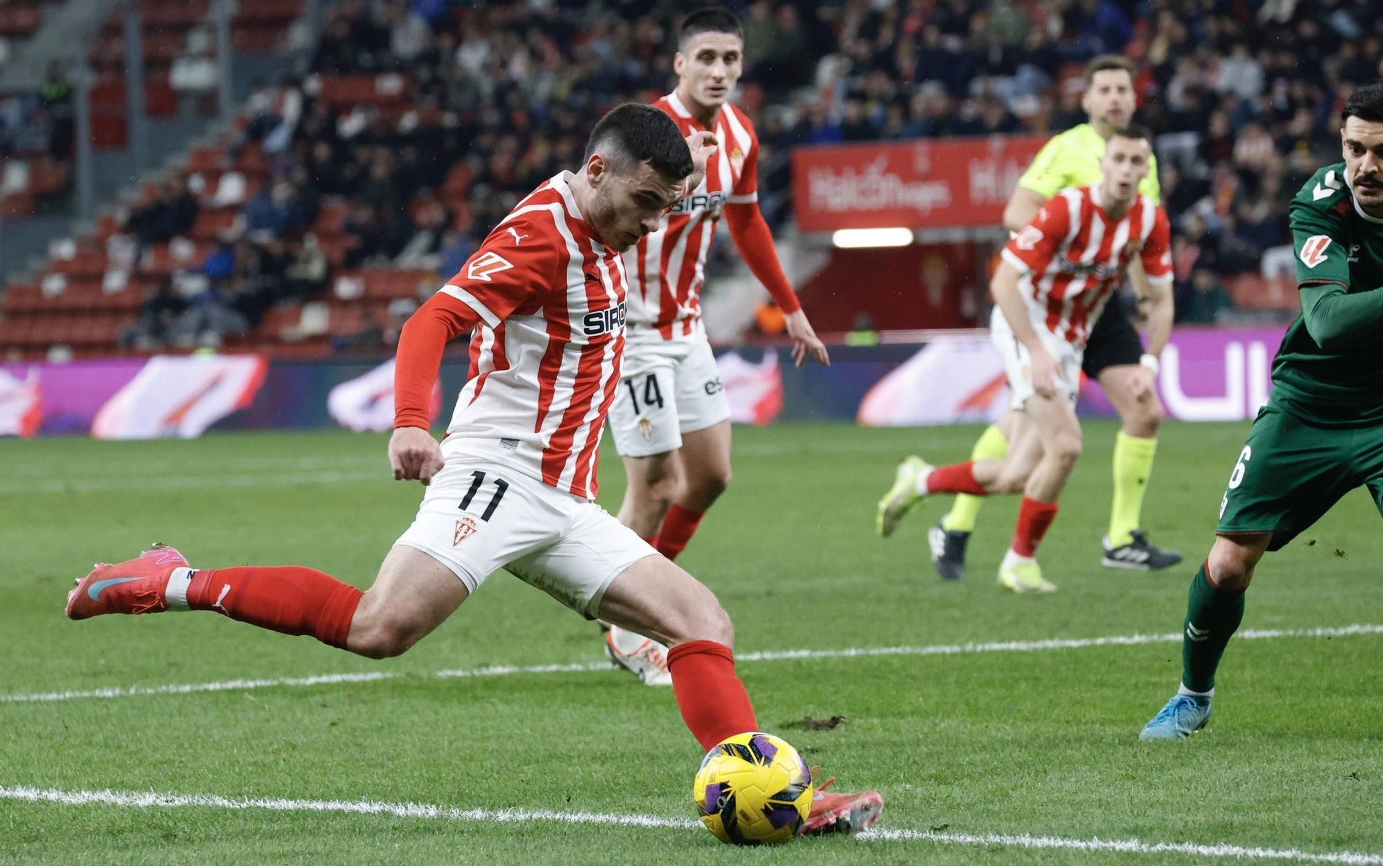 El partido entre el Sporting y el Eibar, en imágenes