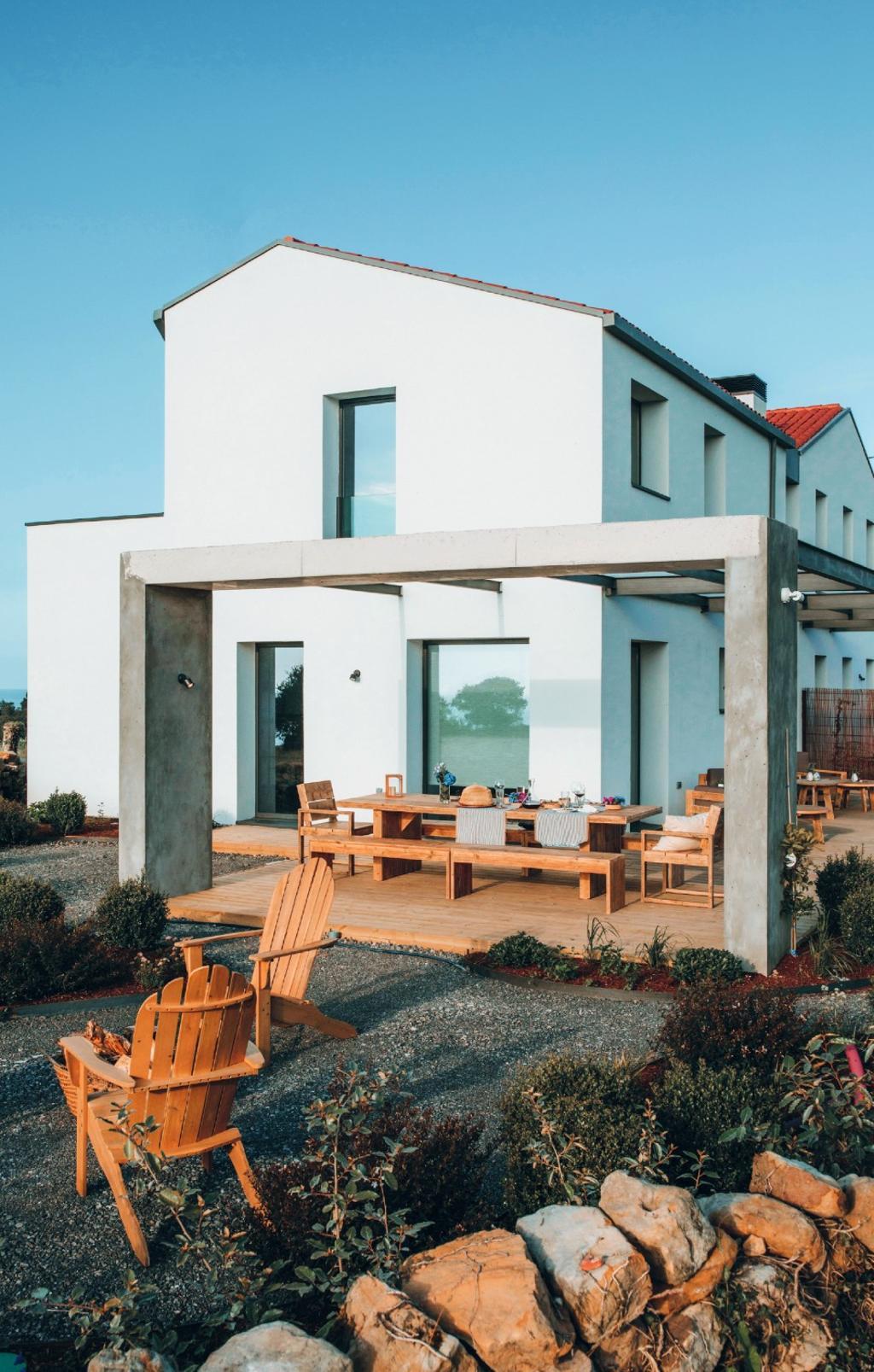 El Faro Unkempt Houses