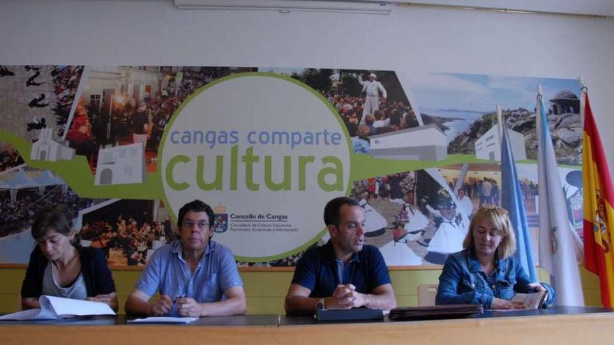 José Luis Gestido (el tercero por la izquierda), en la presentación de las cuentas.
