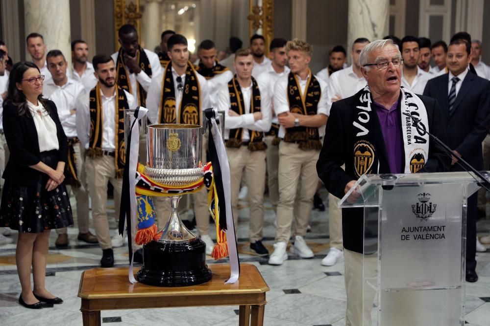 Así han sido las celebraciones del Valencia CF en la Basílica, Generalitat y ayuntamiento