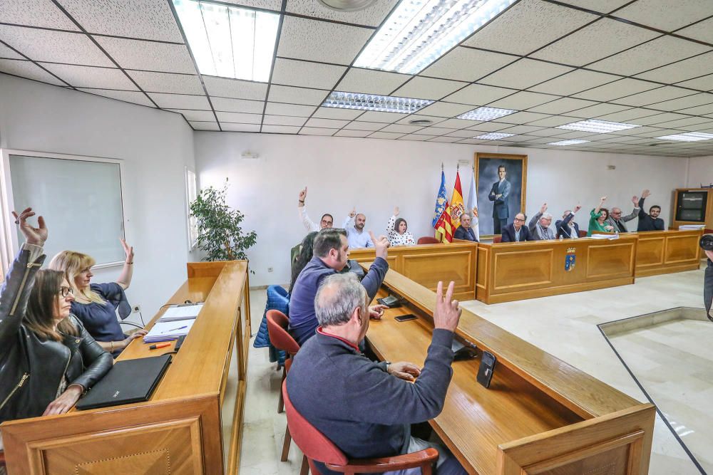 El gobierno en minoría de José Manuel Dolón ya cuenta con su primer presupuesto tras dos años y medio de mandato tras lograr el respaldo de los grupos de la oposición Sueña Torrevieja y Ciudadanos. El