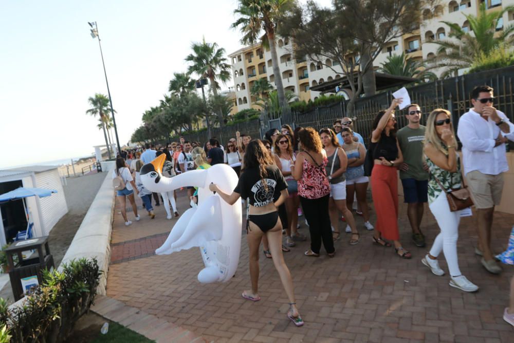 Gran expectación ante el único concierto de Jennifer Lopez en España. Se han formado largas colas hasta la apertura de las puertas del recinto del Marenostrum Castle Park, escenario del concierto.