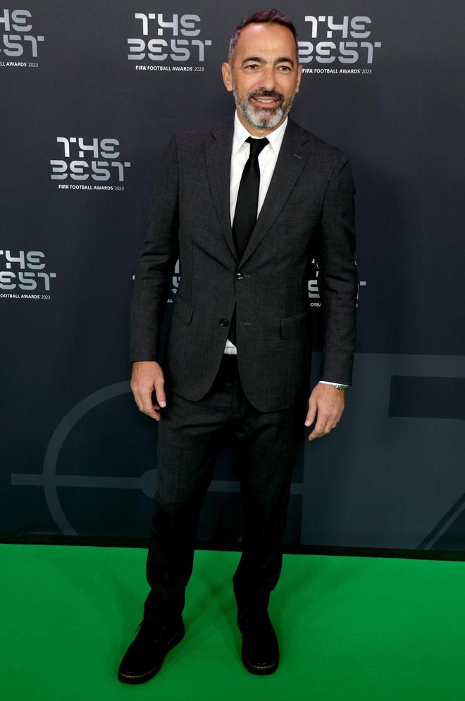 La alfombra roja de los premios The Best FIFA 2023.  Youri Djorkaeff