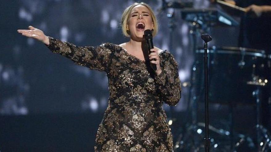 Adele vendió más discos que nadie en el mundo en el 2015