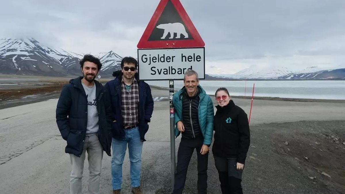 Juan Carlos Navares, Jesús Balado, Pedro Arias y Ana Sánchez, durante su estancia en Svalbard.