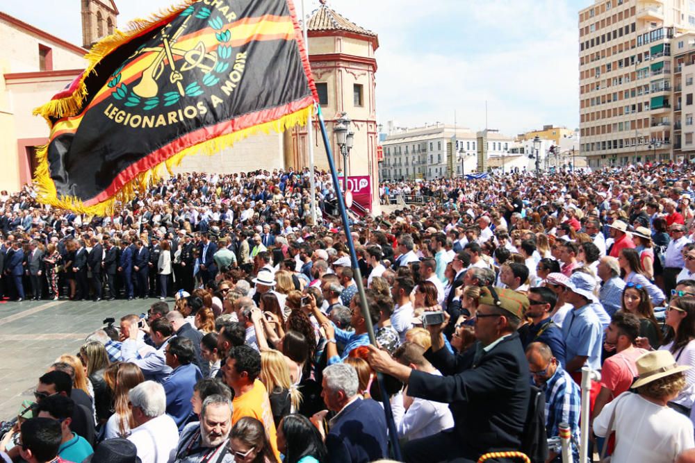 El traslado del Cristo de la Buena Muerte a cargo de la Legión volvió a congregar a numeroso público en la explanada de Santo Domingo