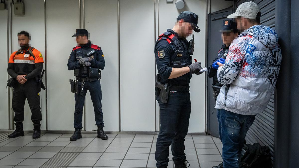 Mil agentes se despliegan en Barcelona, Badalona y LHospitalet en un macrodispositivo contra la multirreincidencia