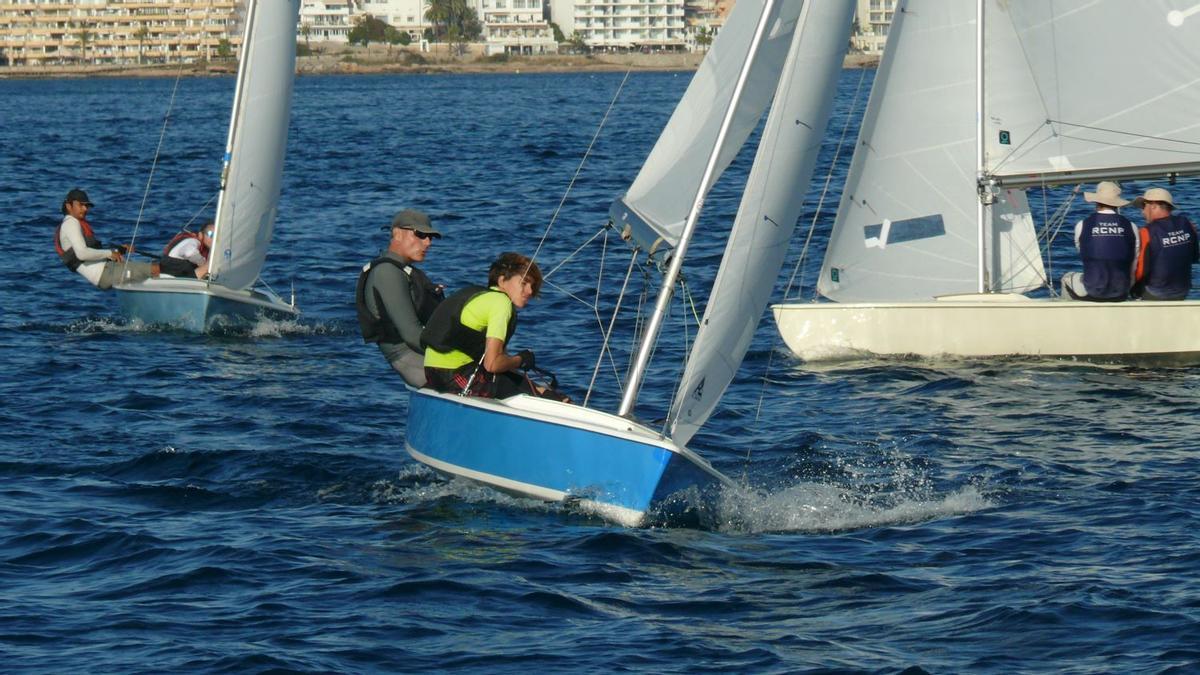 Un momento de la regata del Trofeo 'Illes Balears' de la clase Snipe.