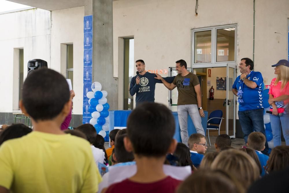 Los jugadores del Real Oviedo, Esteban y Diegui, visitan el colegio de La Corredoria 2