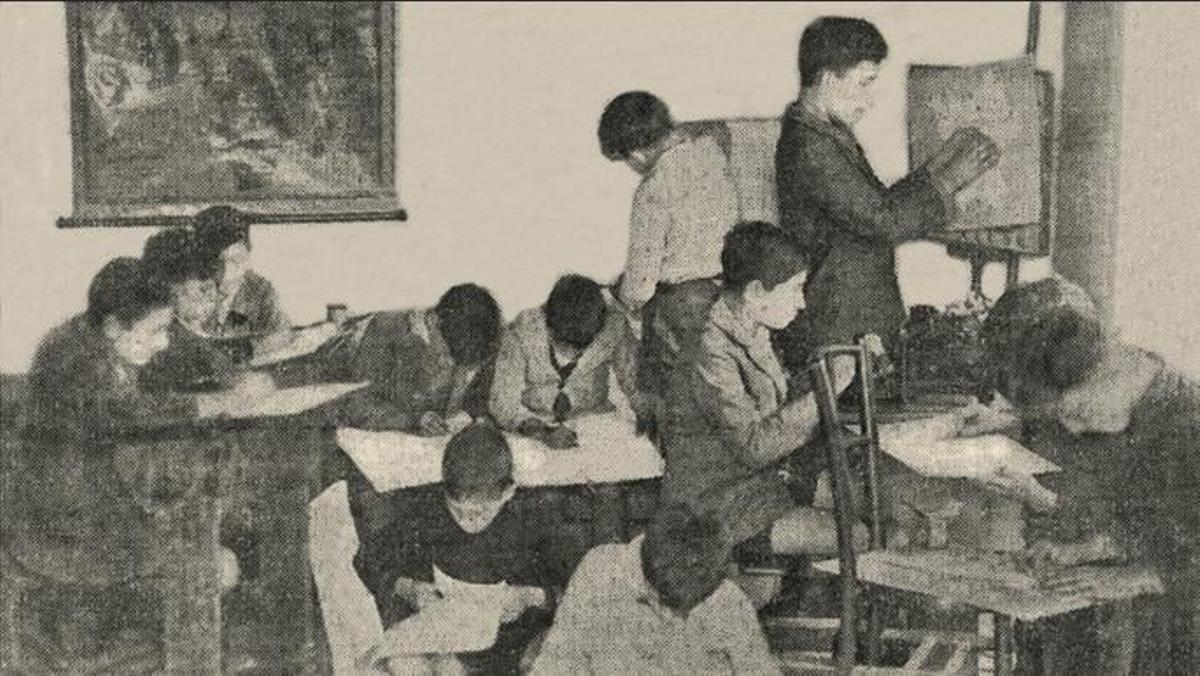 Fin de curso 1930 na escola de Monge, con Alumnos premiados e autoridades asistentes.