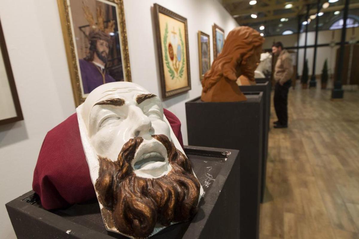 Exposición de Semana Santa en la plaza de Trascorrales