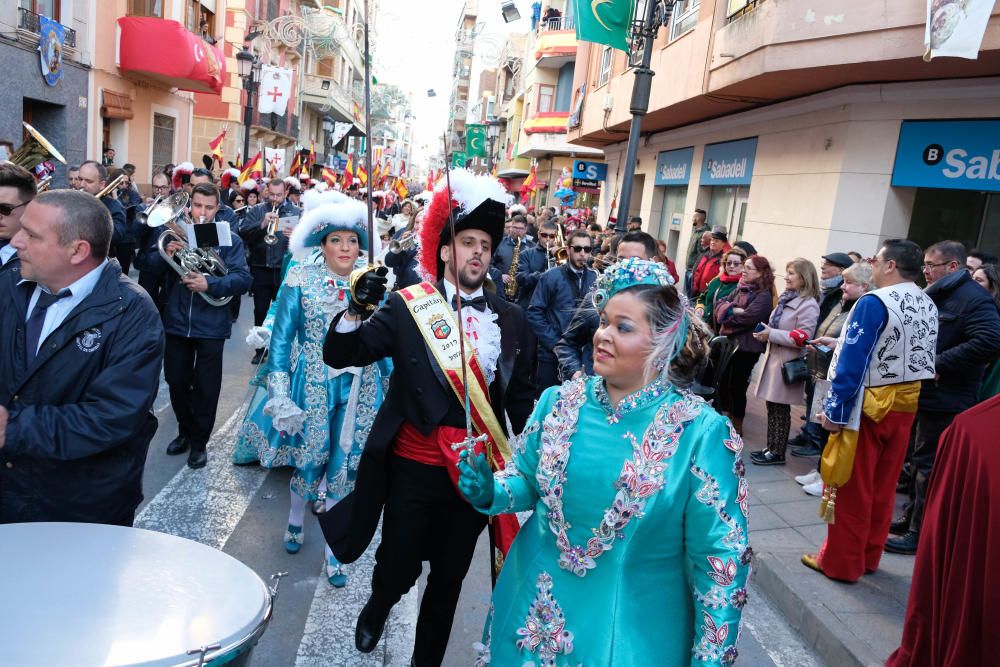 La Entrada y la Retreta abren los Moros y Cristianos de Sax