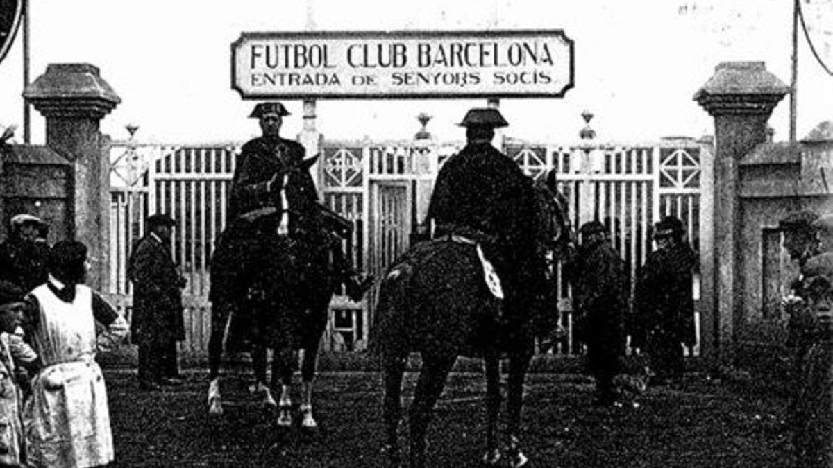 Vigilancia 8 Guardias civiles en Les Corts, en enero de 1925.