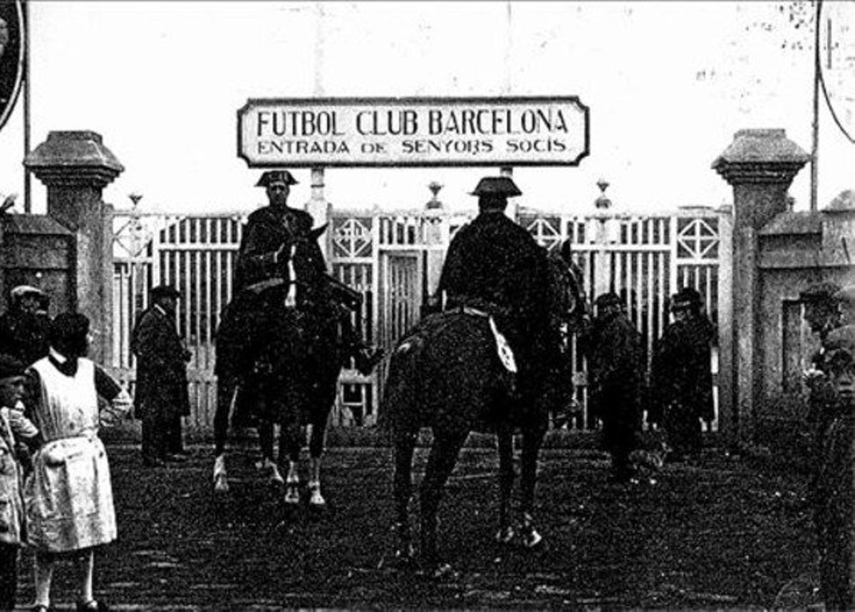 Vigilància 8 Guàrdies civils a les Corts, el gener de 1925.