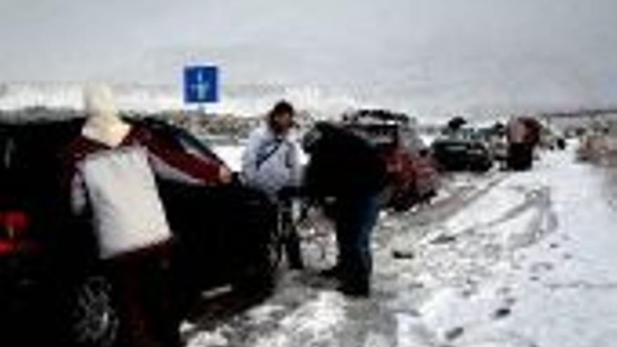 El viento polar trae nieve y graves complicaciones para el tráfico
