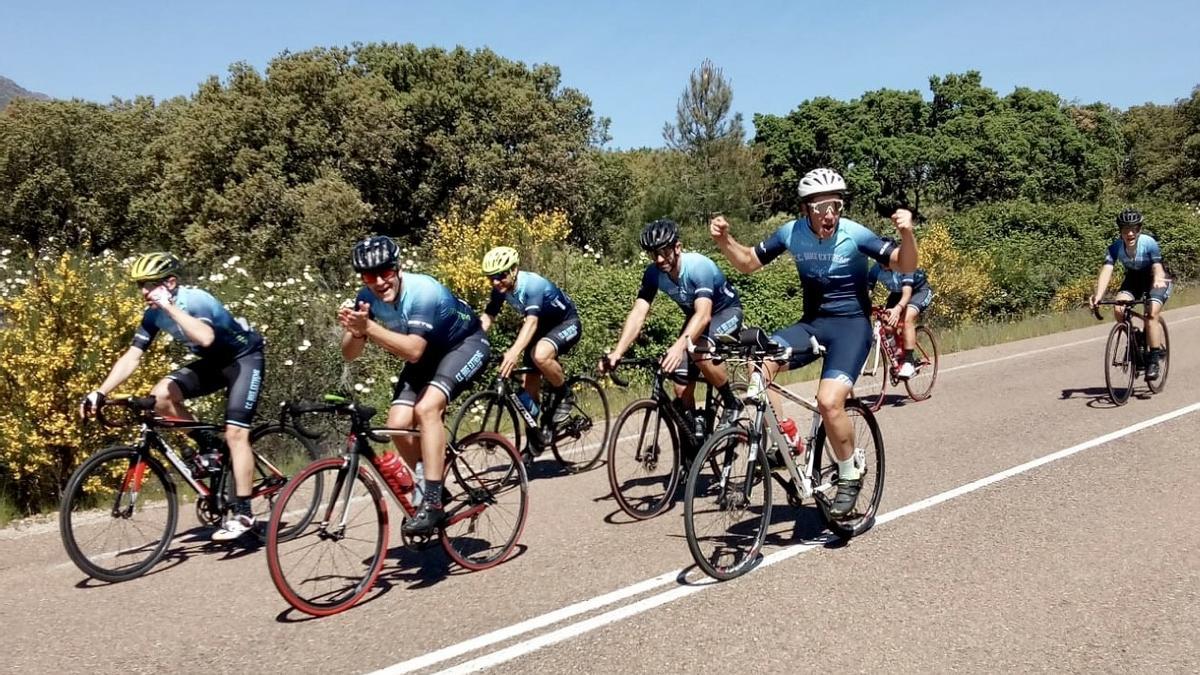 Pedro Hierro y equipo en ruta