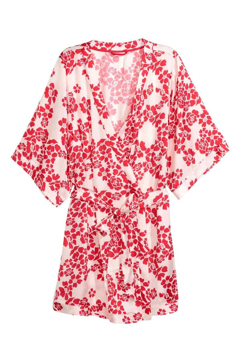 Rebajas de verano 2017 de H&amp;M: kimono blanco y rojo