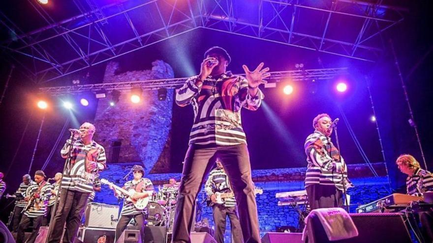 Nit de «remembers» a Roses amb Earth, Wind and Fire