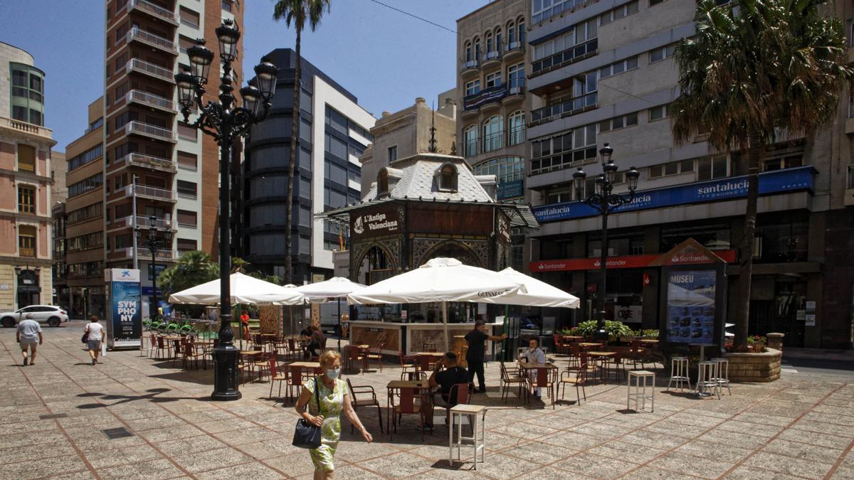 Imagen actual de la plaza de la Paz de Castelló.