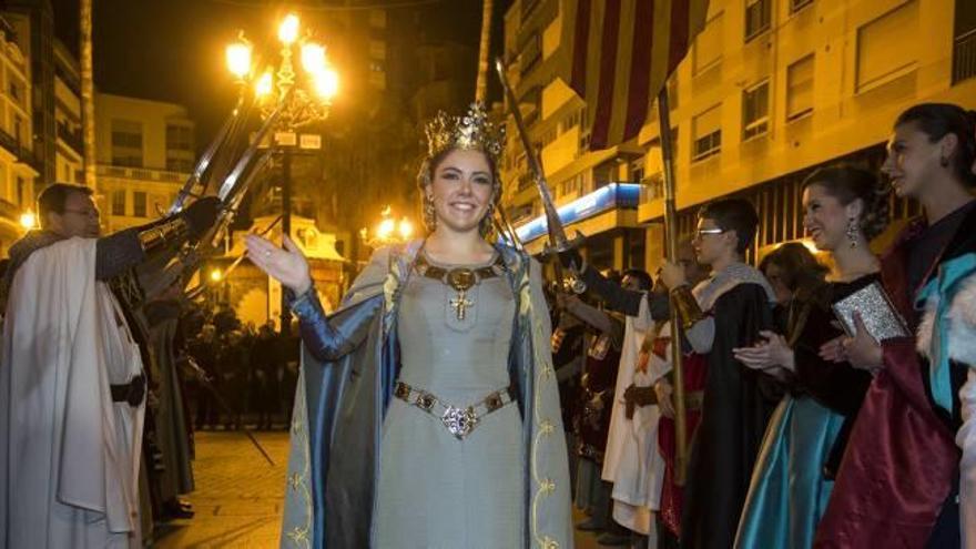 Castelló corona a la Na Violant Marta Tena