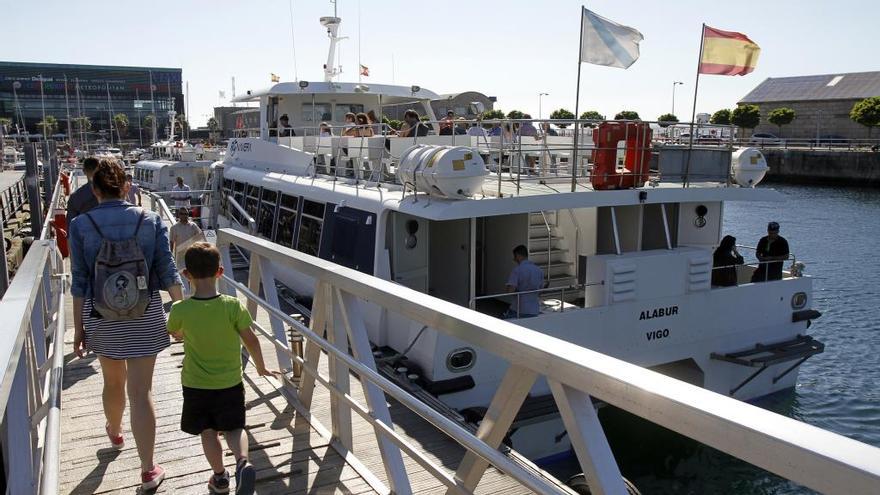 Usuarios de Cangas pierden el barco en Vigo al cambiar la hora sin un claro aviso