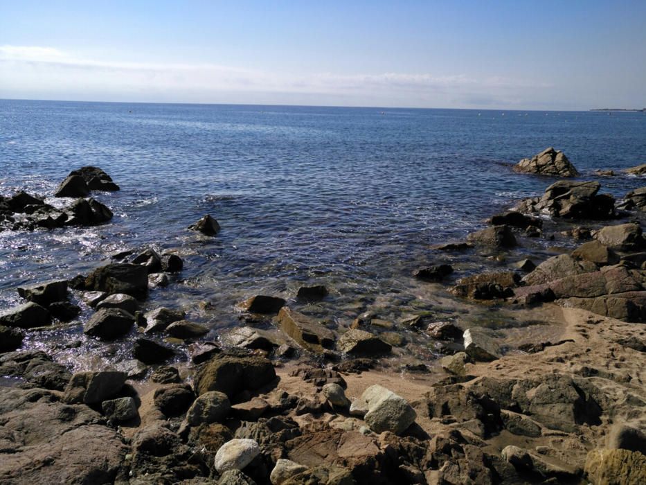 El mar. La seva aigua transmet infinitat de sensacions, de misteri, força, poder..., és perfecta per trobar moments de pau.