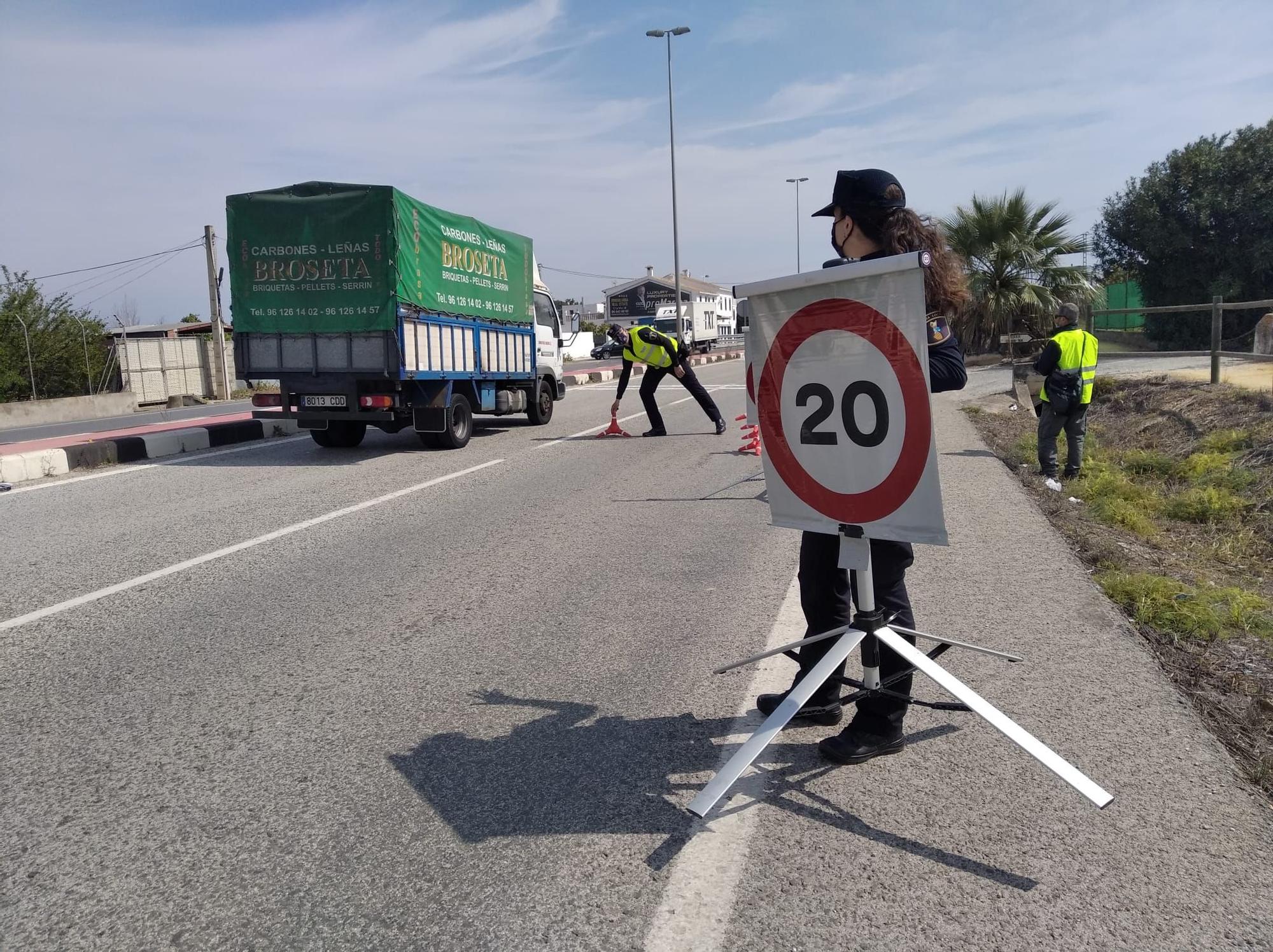 Controles de acceso en Dénia para evitar la llegada de turista de fuera de la Comunitat Valenciana