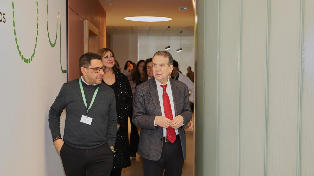 Caballero, durante la visita a la sede esta mañana.