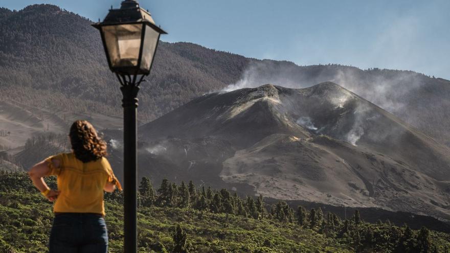 Imagen del cráter del volcán Tajogaite.