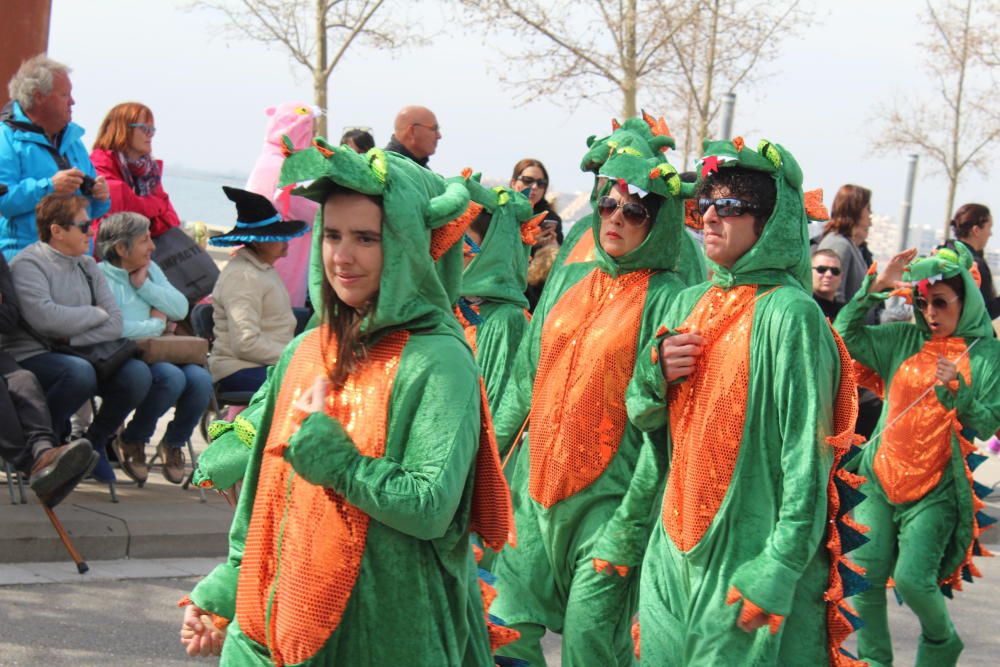 Roses viu un carnaval pletòric de gent i bon temps