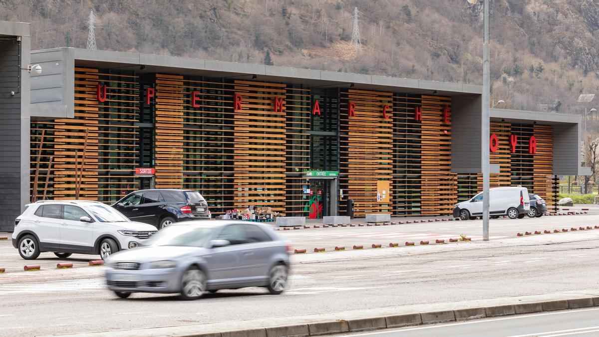 El gran supermercado de la frontera, a medio gas ante el confinamiento llevado a cabo en Francia.