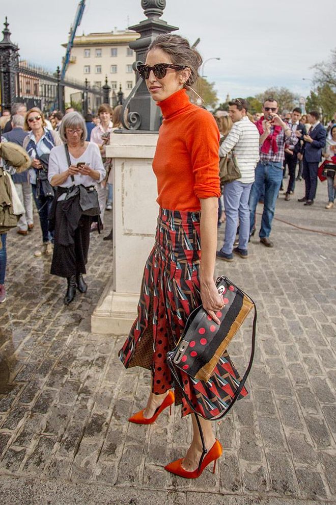 Inés Domecq con falda plisada y estampado floral