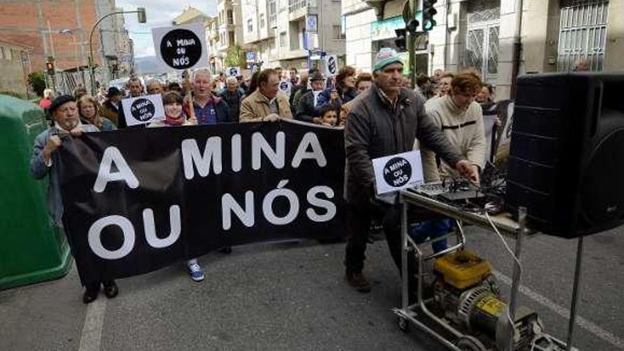 Una manifestación anterior en Xinzo.  // I. Osorio