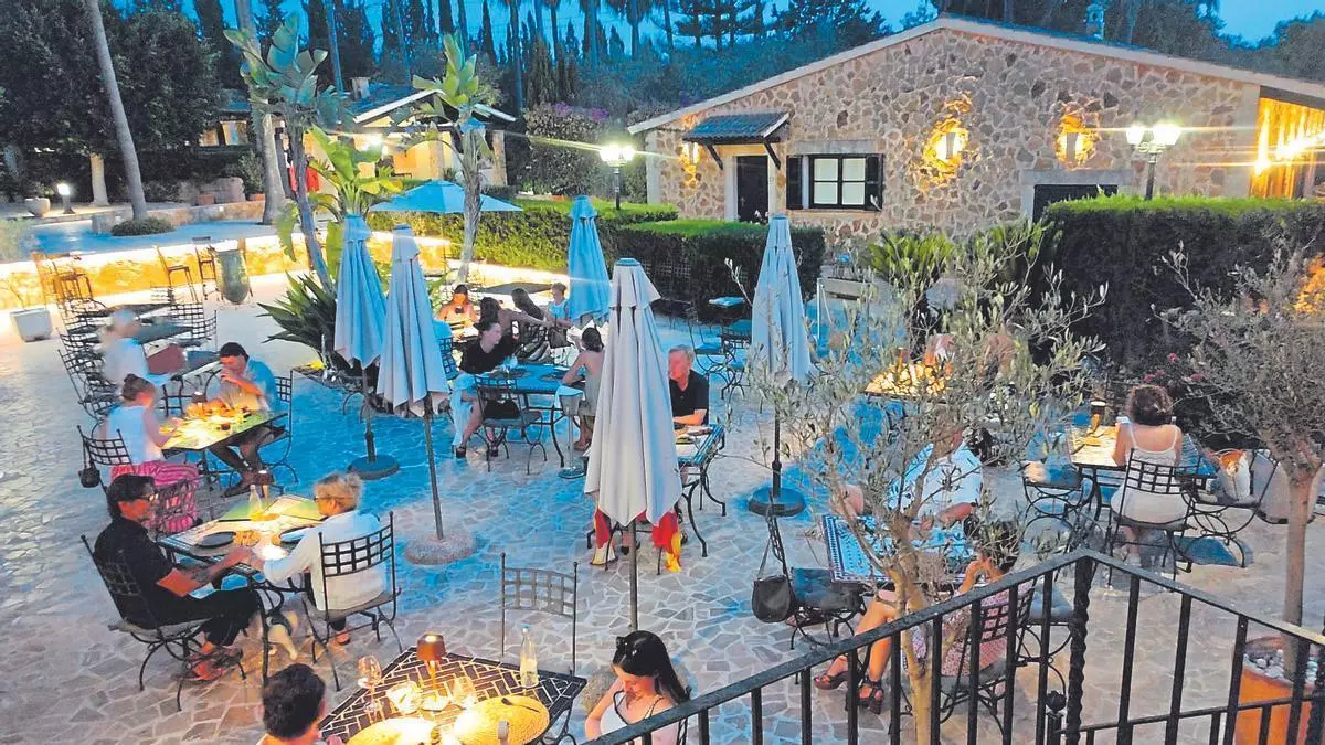 Cendra, el restaurante que encandila en es Pil·larí a base de brasa y ahumados