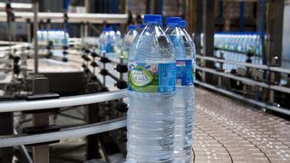 Agua de Cuevas ya solo usa plástico reciclado en sus botellas
