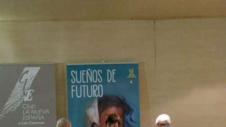 Marcelino Montoto, Ignacio Martínez y Carmen Bascarán, durante el coloquio que cerró la Semana Solidaria de Mieres.