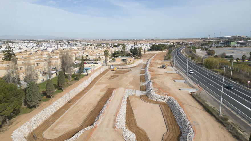 Esta es la nueva balsa de laminación y parque inundable que Torrevieja abrirá en marzo en Doña Inés